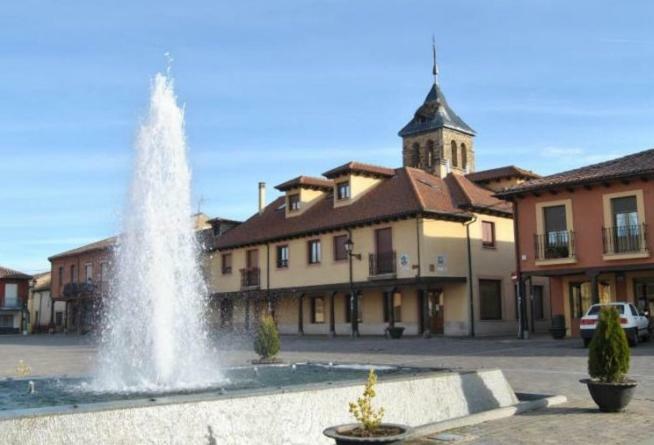 Villa Mencia à Mansilla de las Mulas Extérieur photo